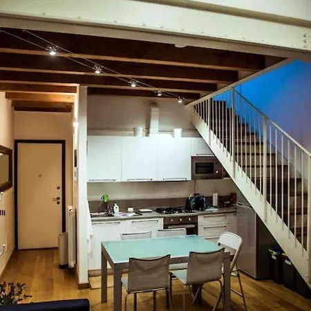 La Finestra Sul Cielo Del Porto Antico Di Appartement Genua